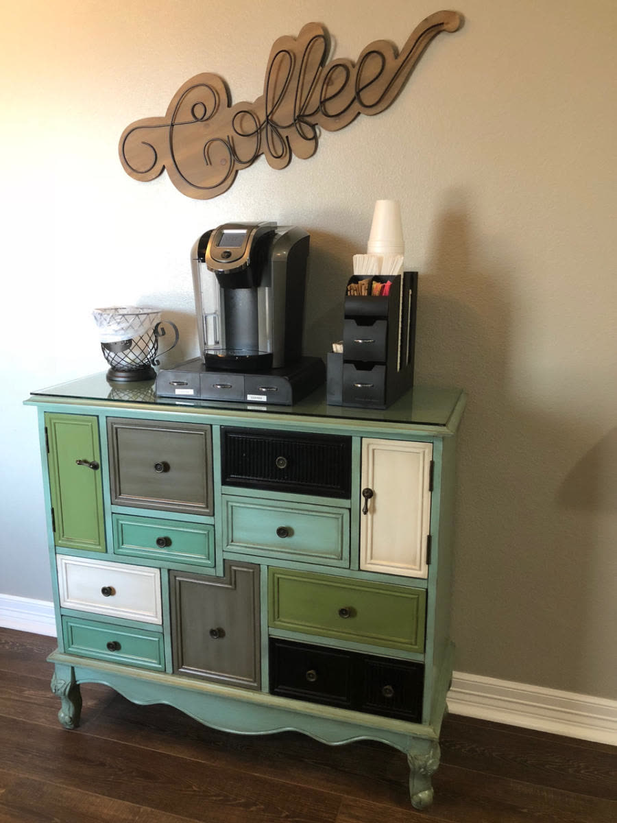 The coffee bar in the Nederland Smile Docs waiting area