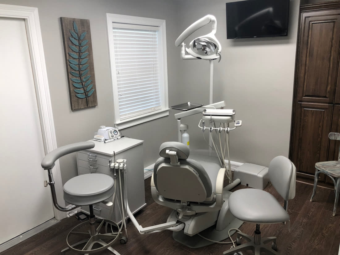 A treatment room at Nederland Smile Docs